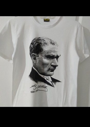 l Beden siyah Renk 2 tshirt,1 kanvas pantalon,1 turkuaz bileklik.