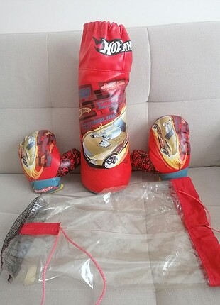 Çocuk boks takımı eldiven ve torba