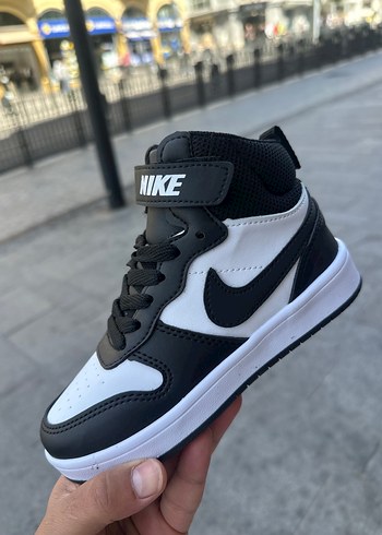Nike Siyah Beyaz Erkek Çocuk Spor Ayakkabı