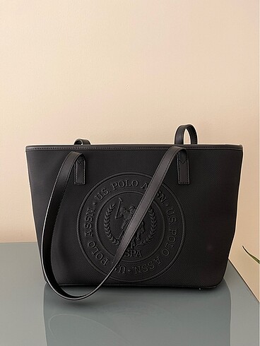 U.S Polo Assn. canta