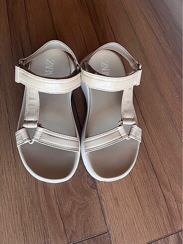 Zara bej sandalet