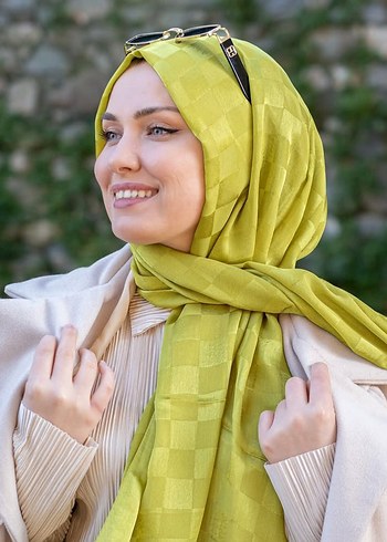 Hafif Kaki Dökümlü Kadın Şal