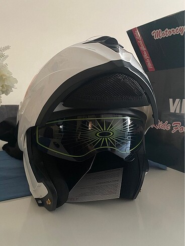 Virtue Çene Açılır Güneş Vizörlü Beyaz Kask M Beden Sıfır kutul - Görsel 2