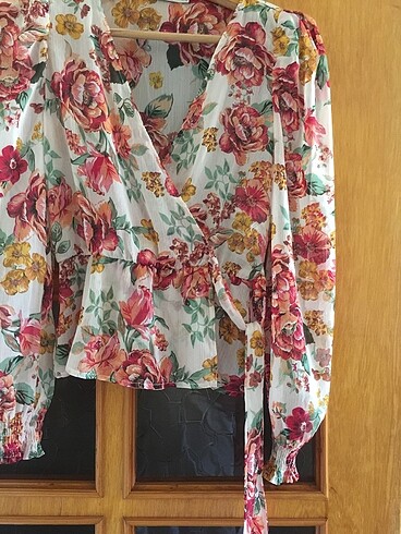 Stradivarius Kruvaze Çiçekli Bluz