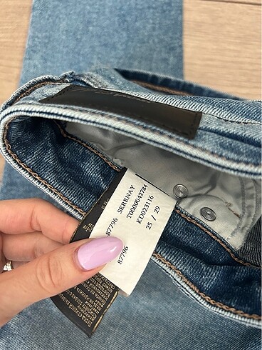 26 Beden mavi Renk Jean.