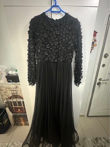 Siyah çiçekli elbise