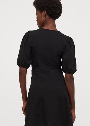H&M Karpuz kol düğmeli siyah elbise