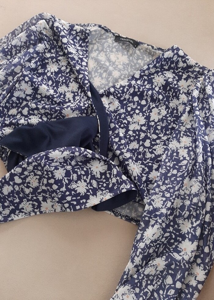 Çiçekli bluz  - Görsel 2