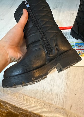26 Beden Kızlar için Siyah Tokalı Deri Biker Çizme