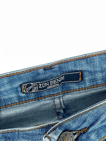 32 Beden çeşitli Renk PreLoved Mini Şort %70 İndirimli.