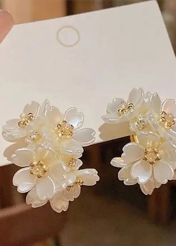 Mini Beyaz Boncuklu Kiraz Çiçeği Küpeler - Görsel 2