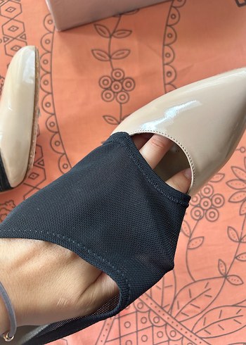 37 Beden ten rengi Renk Brian Atwood stiletto
