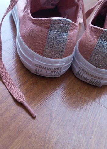 32 Beden pembe Renk Pembe Bağcıklı Kız çocuk Converse 1 kez giyildi yepyeni