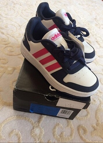 Kız çocuk Adidas 31 numara yeni etiketli