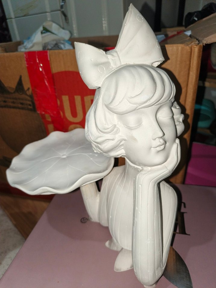 Beyaz Fiyonk Detaylı Kız Figürlü Tabak - Görsel 2