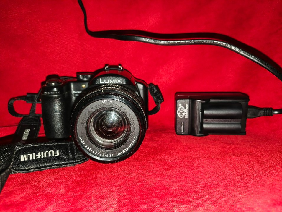 Kırmızı Panasonic Lumix Dijital Fotoğraf Makinesi - Görsel 4