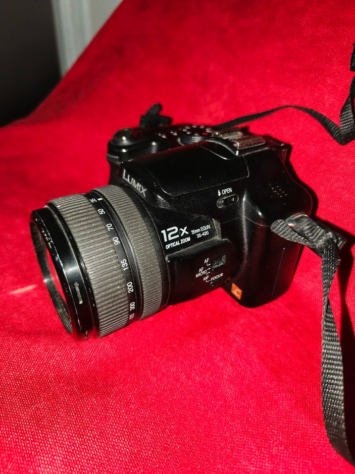 Kırmızı Panasonic Lumix Dijital Fotoğraf Makinesi - Görsel 3