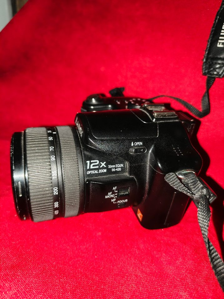 Kırmızı Panasonic Lumix Dijital Fotoğraf Makinesi - Görsel 2