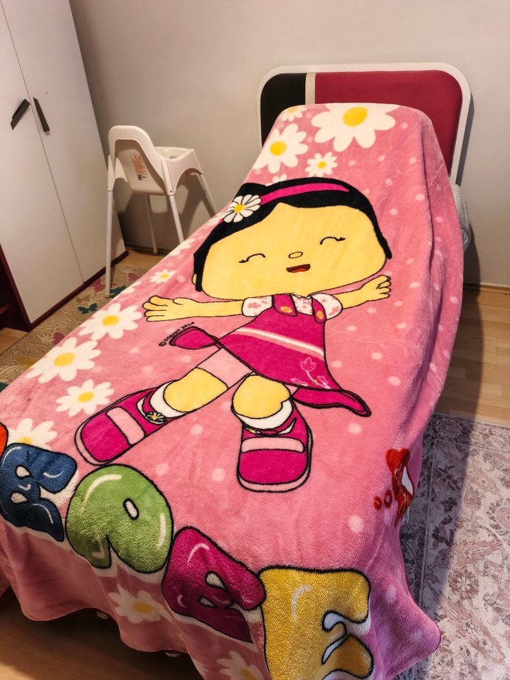Çocuklar için renkli pembe baskılı battaniye - Görsel 4