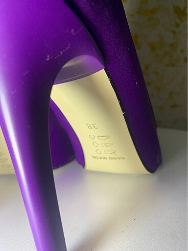37 Beden Mor stiletto