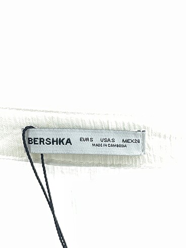 s Beden beyaz Renk Bershka Gömlek %70 İndirimli.