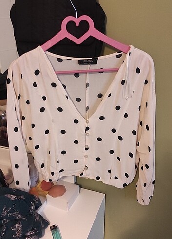 Bershka puantiyeli crop salaş gömlek 