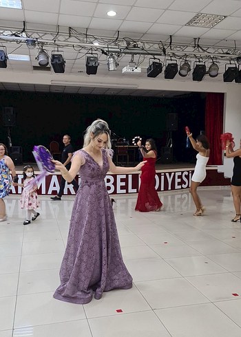 Mor Taş İşlemeli Uzun V Yaka Elbise