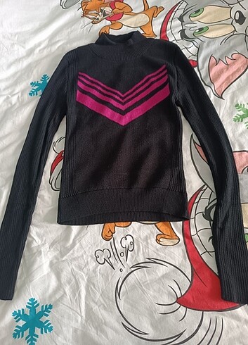 Siyah crop gibi Bel boy cropa yakın 