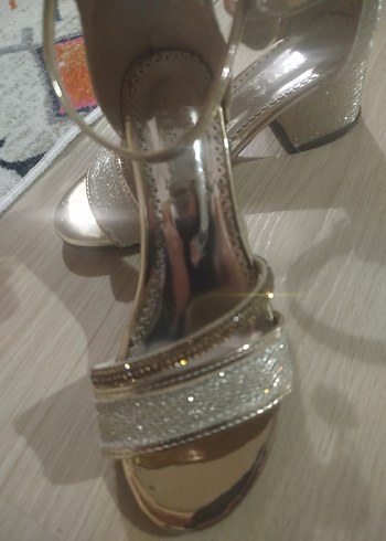 Altın Rengi Tokalı Desenli Topuklu çocuk ayakkabı - Görsel 8