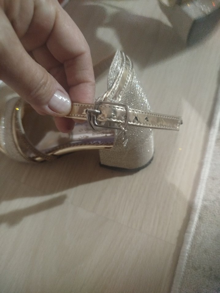 Altın Rengi Tokalı Desenli Topuklu çocuk ayakkabı - Görsel 5