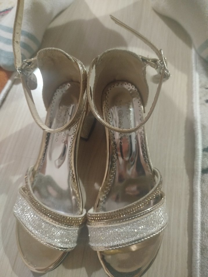 Altın Rengi Tokalı Desenli Topuklu çocuk ayakkabı - Görsel 2