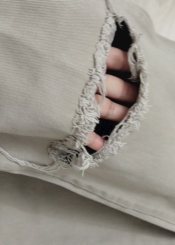 Yırtık Detaylı Bej Kadın Salaş Pantolon - Görsel 7