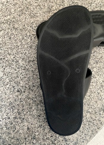 Siyah Tokalı Erkek Parmak Arası Terlik - Görsel 3