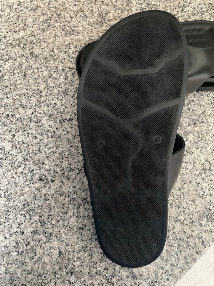 Siyah Tokalı Erkek Parmak Arası Terlik - Görsel 3