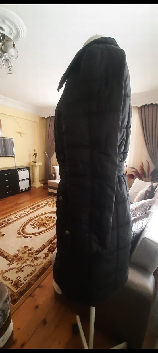 Kadın Siyah Kemerli Uzun Kış Montu - Görsel 4