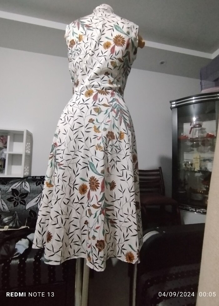 Kısa kollu elbise - Görsel 3