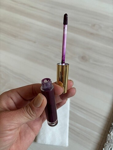 H&M H&M Lush Lip Vınly (Plum fairy-Erik Perisi)