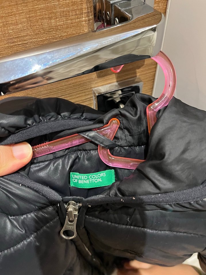 Benetton Kız Çocuk Siyah Kapitone Mont - Görsel 3