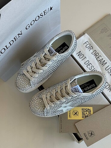 Golden Goose Deluxe Golden goose