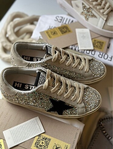 Golden Goose Deluxe Golden goose