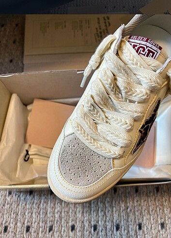 Golden Goose Deluxe Golden goose