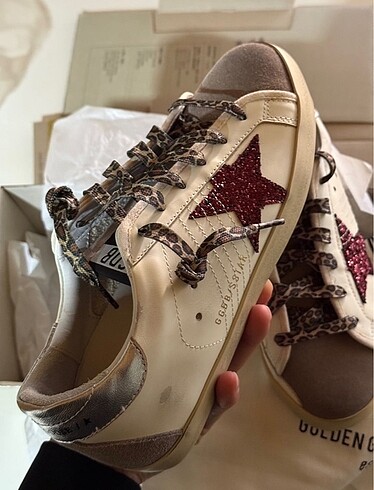 Golden Goose Deluxe Golden goose