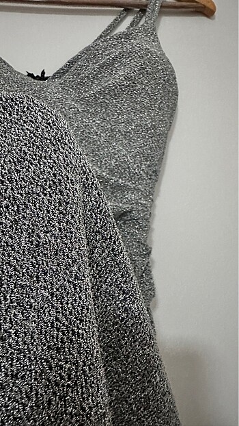 Kalp yaka gümüş gri simli abiye - Görsel 2