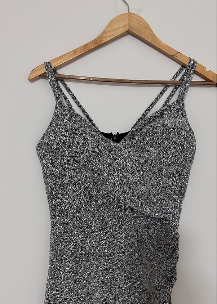 Kalp yaka gümüş gri simli abiye - Görsel 3