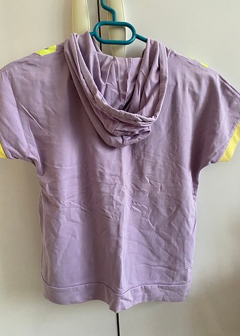 Mor Kapüşonlu Kız Tişörtü - Görsel 4