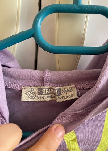Mor Kapüşonlu Kız Tişörtü - Görsel 3