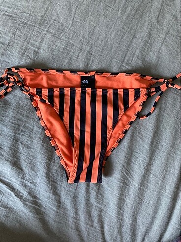 Cizgili bikini altı