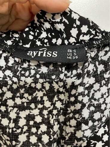 Önü yırtmaçlı volanlı etek siyah beyaz çiçek desenli - Görsel 6