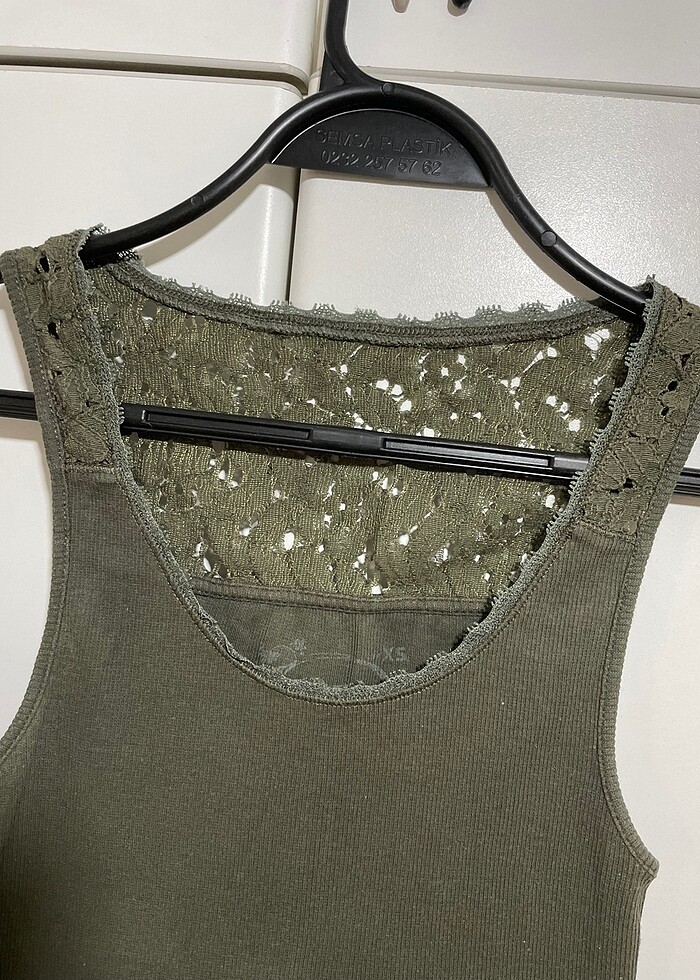 Mavi marka haki rengi askılı tişört - Görsel 2