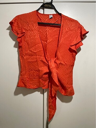 Koton Arzu Sabancı önü bağlamalı bluz - Görsel 6